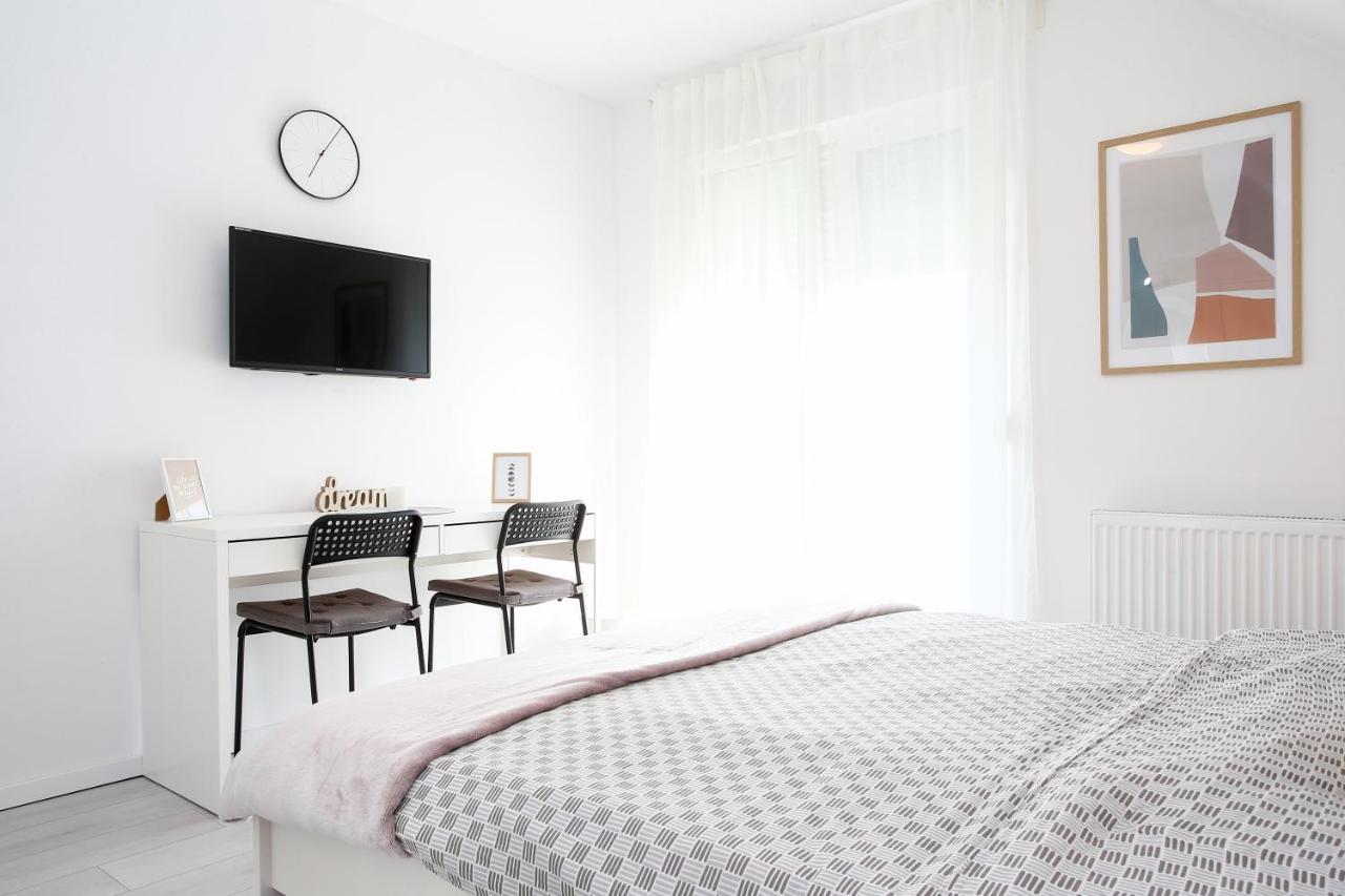 White Arena Apartma