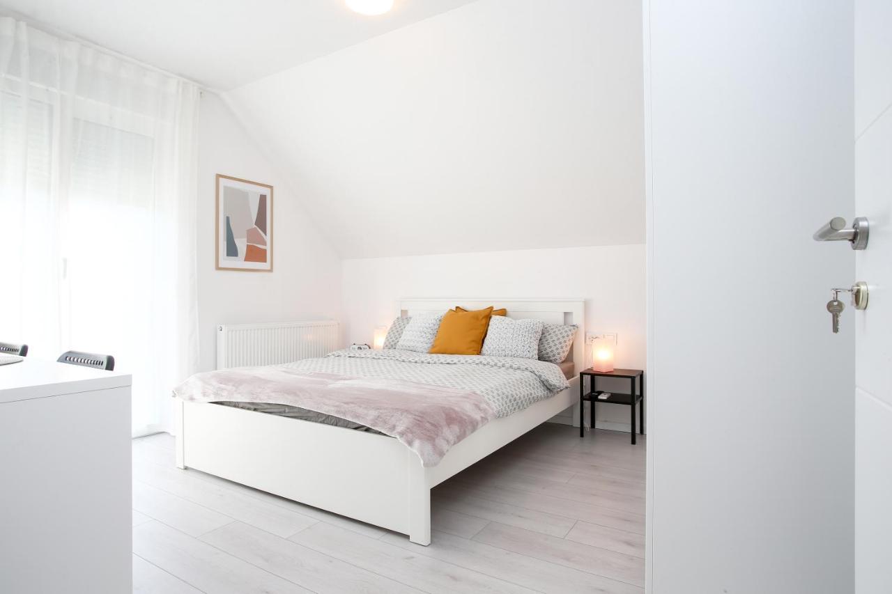 White Arena Apartma *
